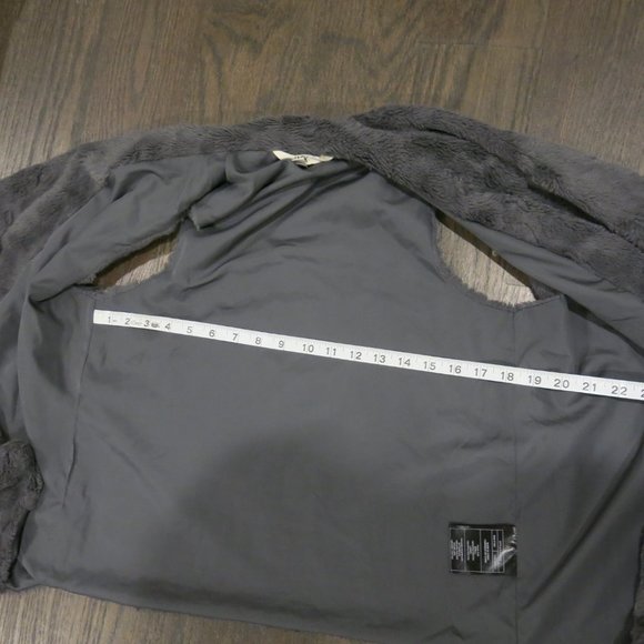 Jack by BB Dakota Gray Fur Vest - Picture 5 of 7